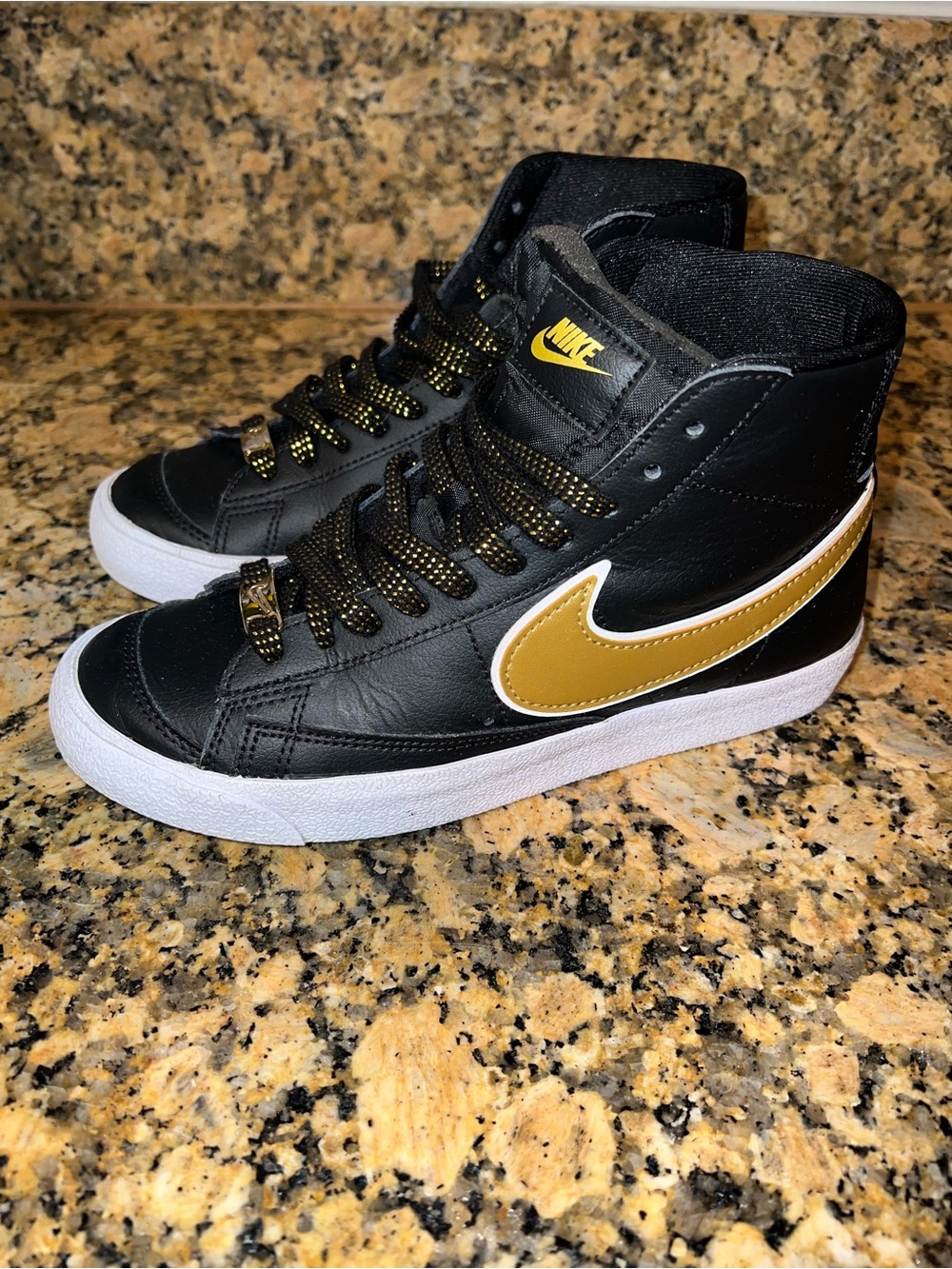 Nike Blazer Mid '77 SE (Special Edition) "Sisterhood"